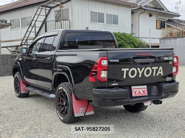 Toyota HILUX 2022-08 8363516-11