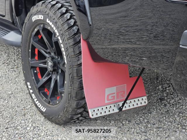 Toyota HILUX 2022-08 8363516-13
