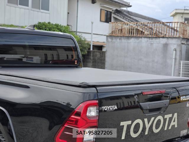 Toyota HILUX 2022-08 8363516-14