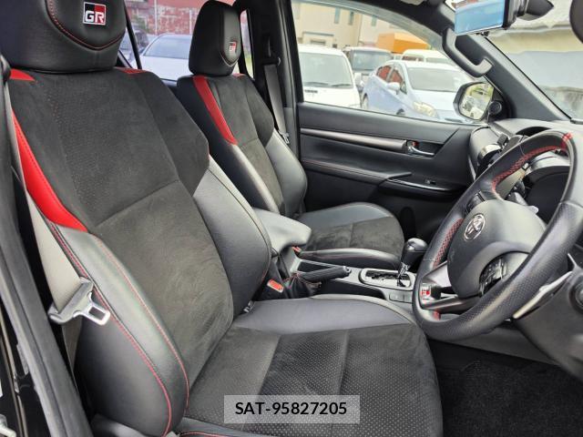 Toyota HILUX 2022-08 8363516-15
