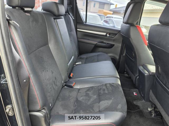 Toyota HILUX 2022-08 8363516-16