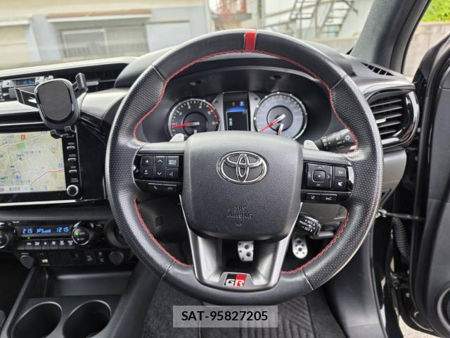 Toyota HILUX 2022-08 8363516-19