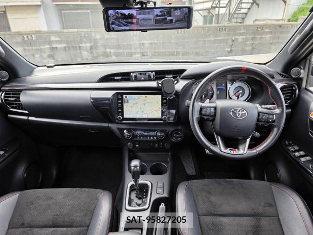 Toyota HILUX 2022-08 8363516-2