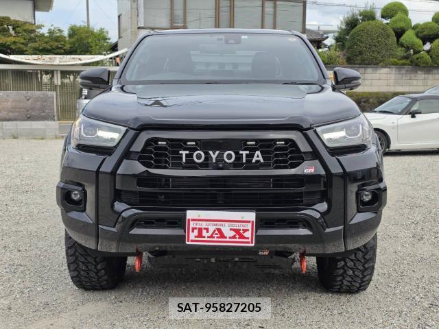 Toyota HILUX 2022-08 8363516-4