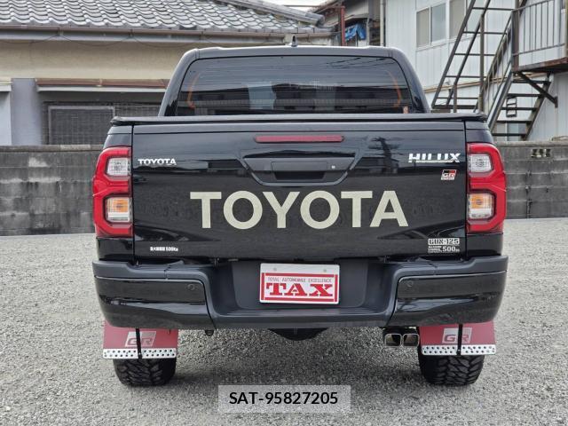 Toyota HILUX 2022-08 8363516-5