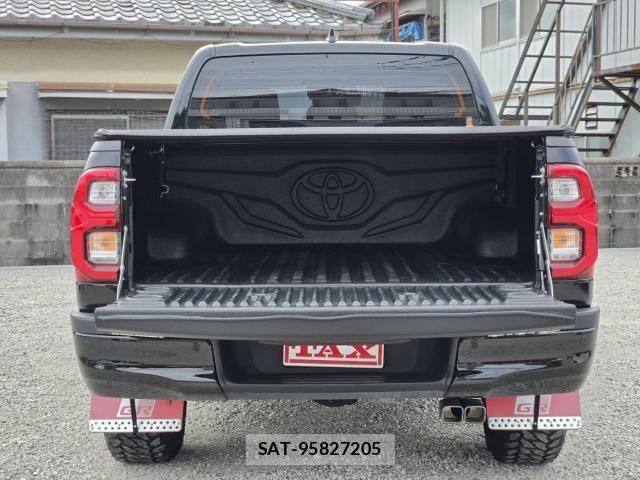 Toyota HILUX 2022-08 8363516-6