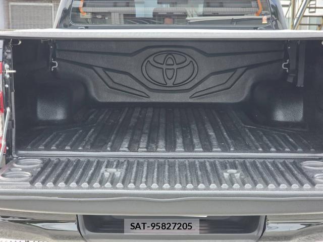 Toyota HILUX 2022-08 8363516-7