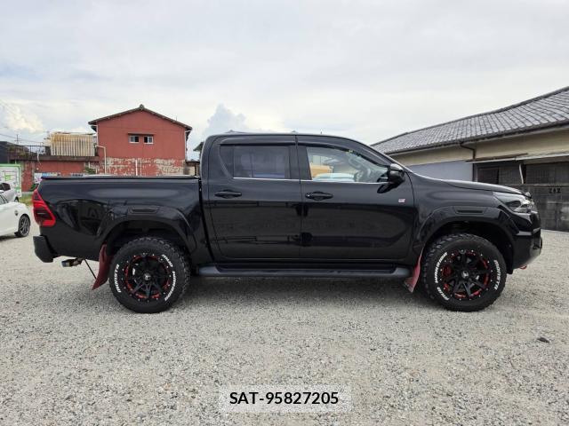 Toyota HILUX 2022-08 8363516-9