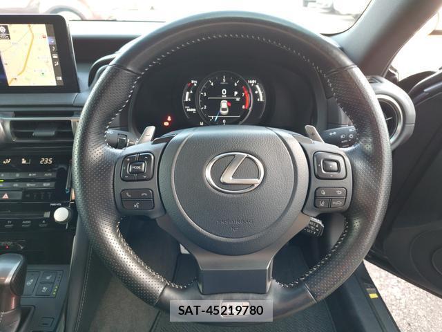 Lexus IS 2020-12 8360582-10