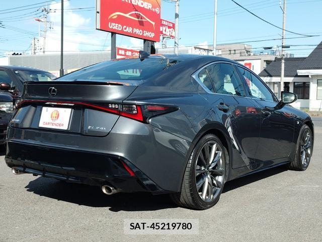 Lexus IS 2020-12 8360582-2