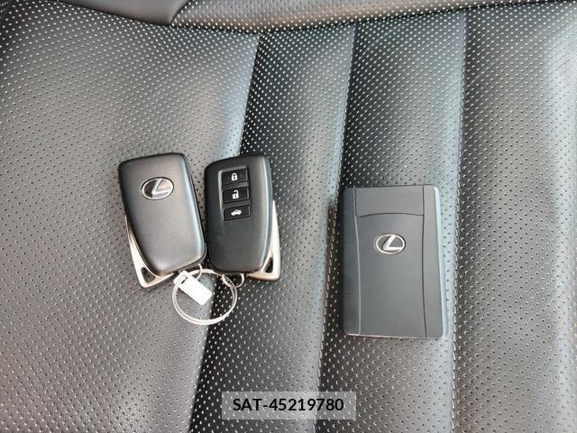 Lexus IS 2020-12 8360582-6