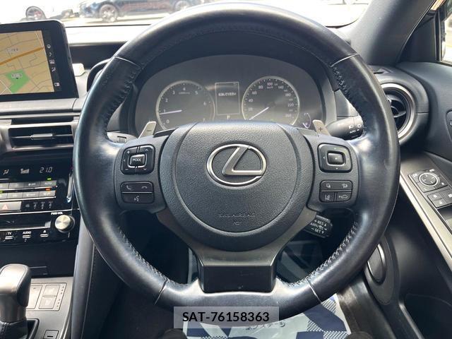 Lexus IS 2021-05 8361572-10