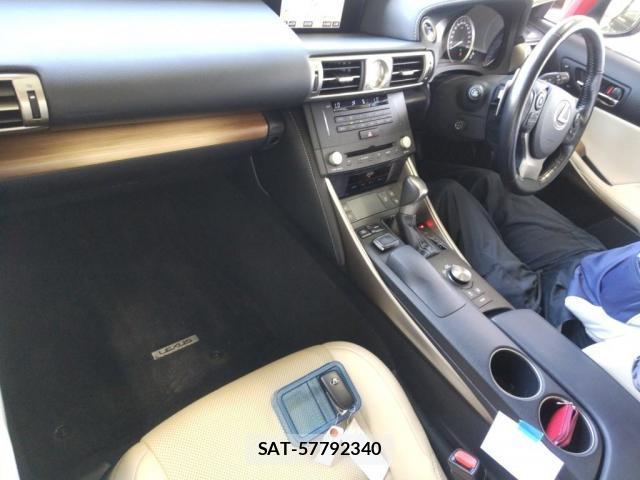 Lexus IS 2016 8362709-2