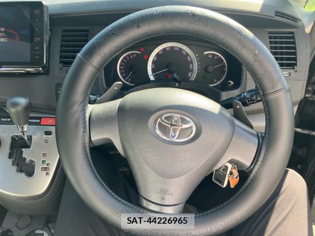 Toyota ISIS 2009-09 8362412-14