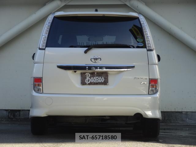 Toyota ISIS 2012-07 8362642-10