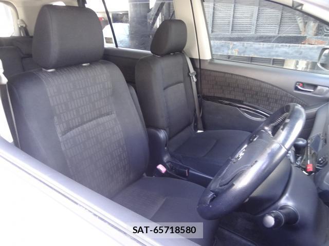 Toyota ISIS 2012-07 8362642-12