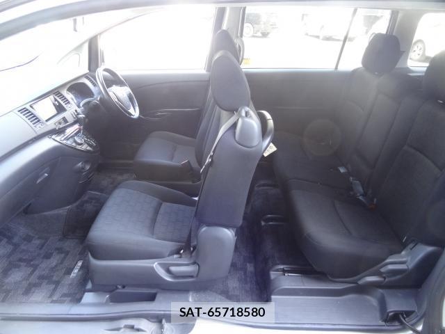 Toyota ISIS 2012-07 8362642-14