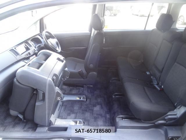 Toyota ISIS 2012-07 8362642-15
