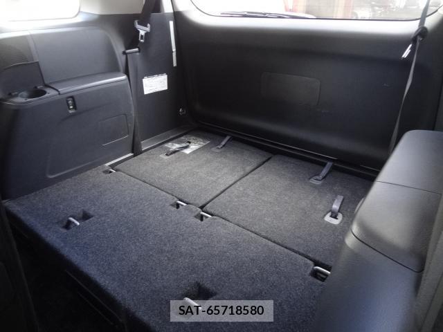 Toyota ISIS 2012-07 8362642-17