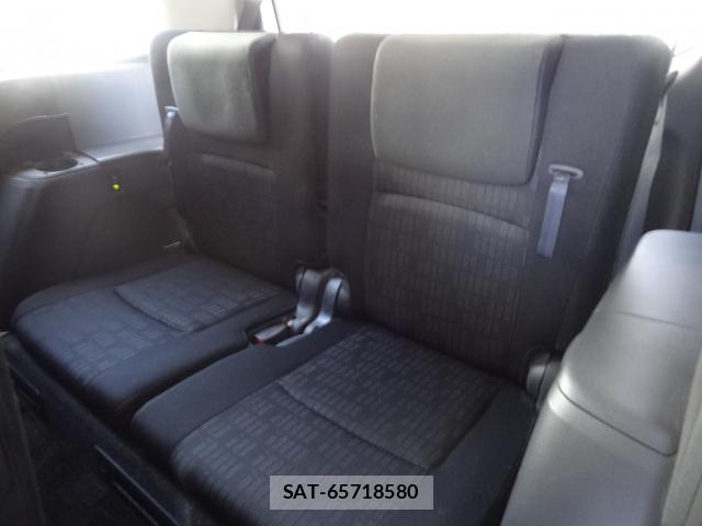 Toyota ISIS 2012-07 8362642-18