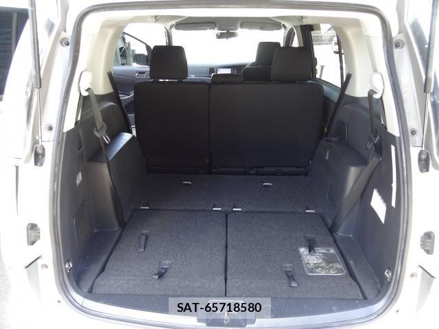 Toyota ISIS 2012-07 8362642-19