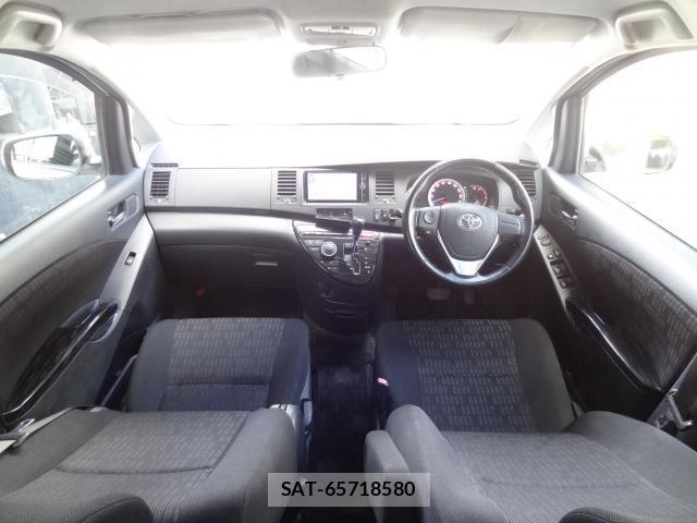 Toyota ISIS 2012-07 8362642-2