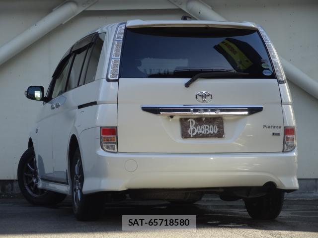 Toyota ISIS 2012-07 8362642-4