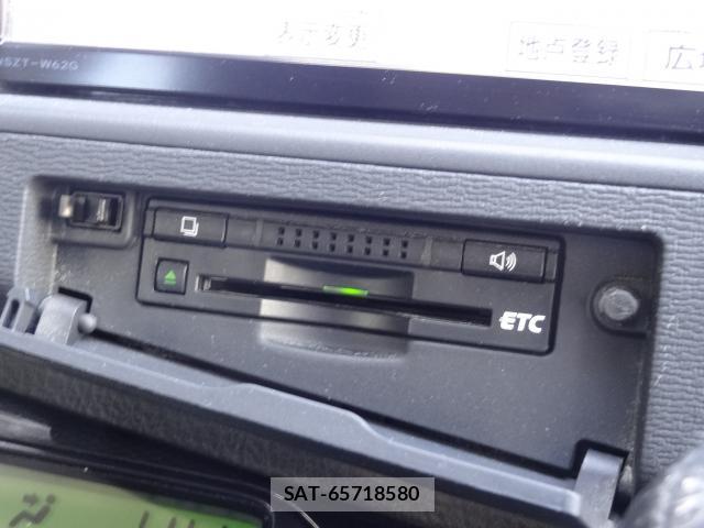 Toyota ISIS 2012-07 8362642-5