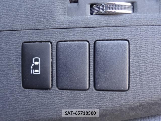 Toyota ISIS 2012-07 8362642-8