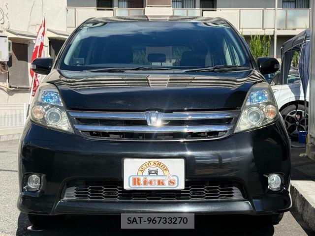 Toyota ISIS 2009-07 8363841-1