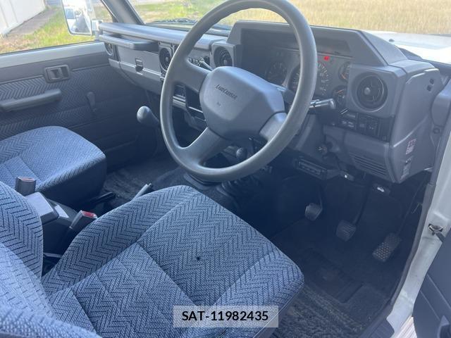 Toyota Land Cruiser 70 1997-05 8360798-2