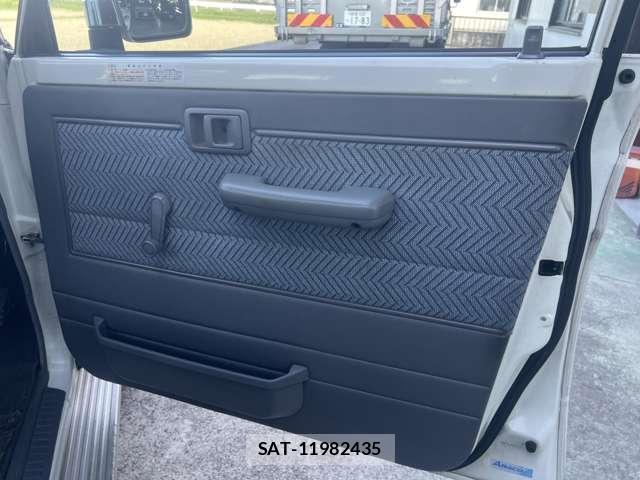 Toyota Land Cruiser 70 1997-05 8360798-4