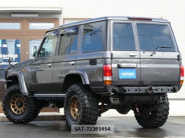Toyota Land Cruiser 70 2014-12 8361021-10