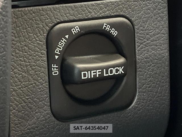 Toyota Land Cruiser 70 2025-09 8361667-8