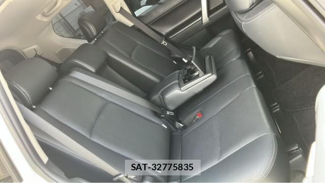 Toyota LAND CRUISER PRADO 2023-02 8362268-6