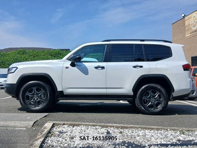 Toyota LAND CRUISER 2024-05 8360658-2