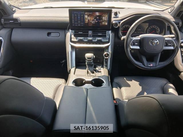 Toyota LAND CRUISER 2024-05 8360658-7