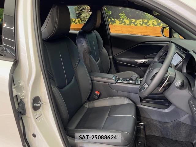 Lexus LBX 2024-06 8361668-9