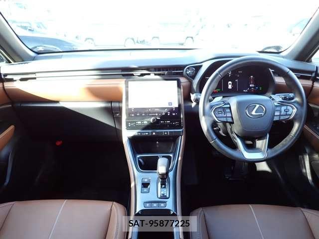 Lexus LBX 2024-05 8362448-2