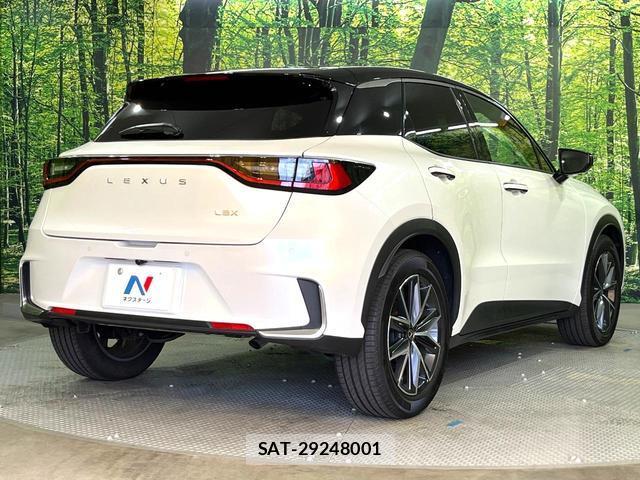 Lexus LBX 2024-02 8363009-17