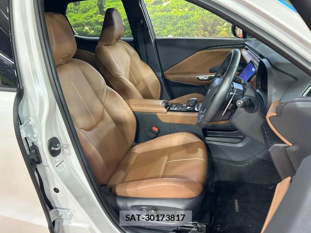 Lexus LBX 2024-05 8363156-7