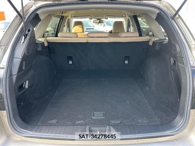 Subaru OUTBACK 2017-04 8361454-11