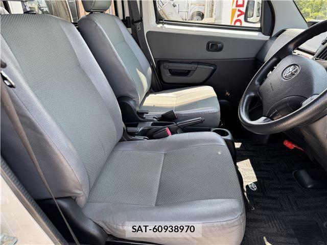 Toyota LITEACE VAN 2017 8362301-15