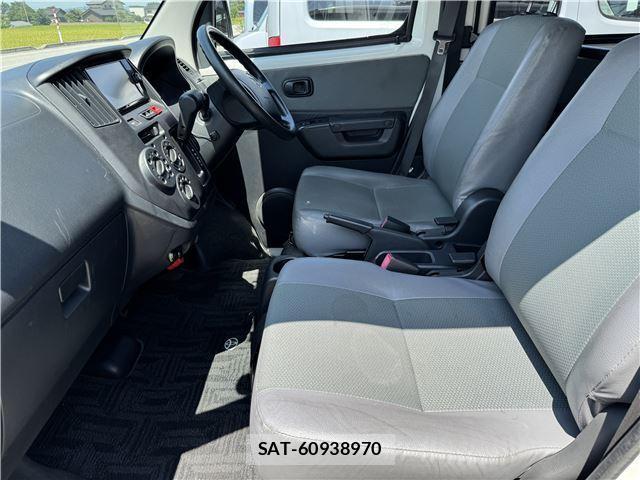 Toyota LITEACE VAN 2017 8362301-16