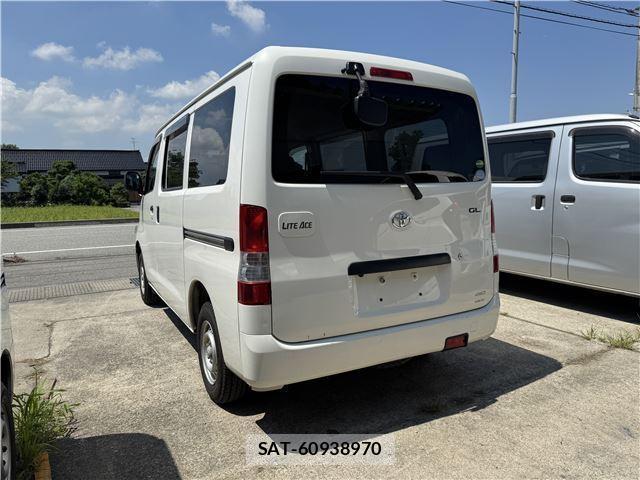 Toyota LITEACE VAN 2017 8362301-8