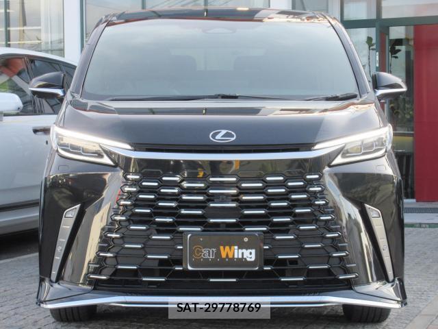 Lexus LM 2024-02 8362004-1