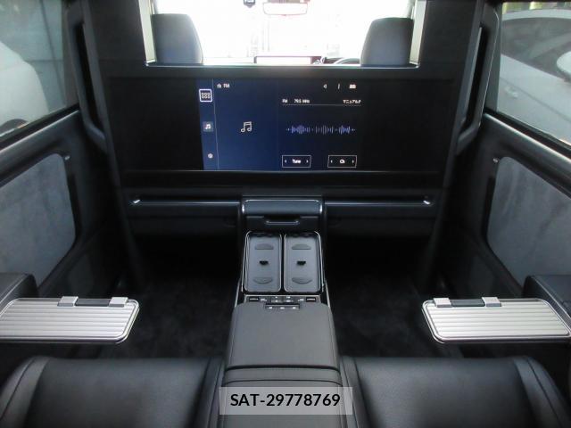 Lexus LM 2024-02 8362004-11