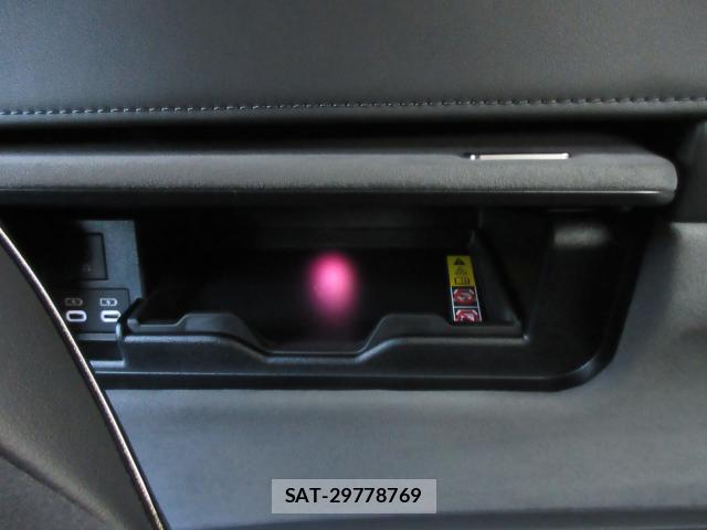 Lexus LM 2024-02 8362004-16