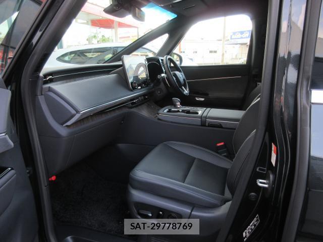 Lexus LM 2024-02 8362004-17