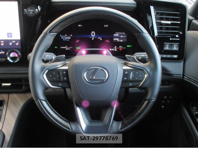 Lexus LM 2024-02 8362004-18